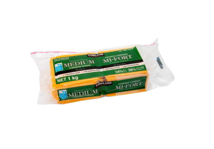 KIRKLAND SIGNATURE Sliced Medium Cheddar 1 Kg